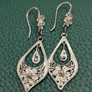 ✨ Vintage Filigree Teardrop Earrings Floral Design ✨